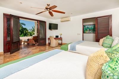Luxury Villa Photo #16