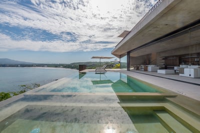 Luxury Villa Photo #2