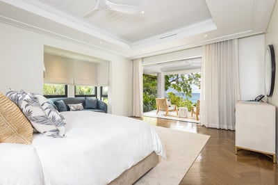 Luxury Villa Photo #18