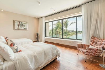Luxury Villa Photo #36