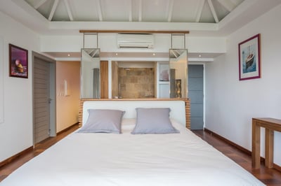 Luxury Villa Photo #23