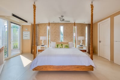 Luxury Villa Photo #28