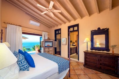 Luxury Villa Photo #34