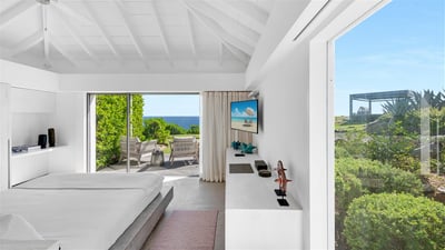 Bedroom 4: Located in the villa 2. King size bed, air conditioning, HD-TV, Dish Network, s