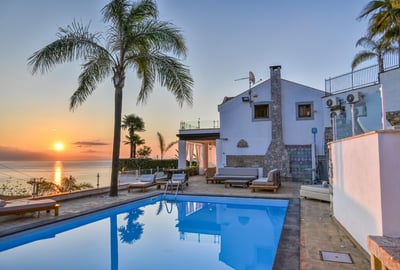 Luxury Villa Photo #4