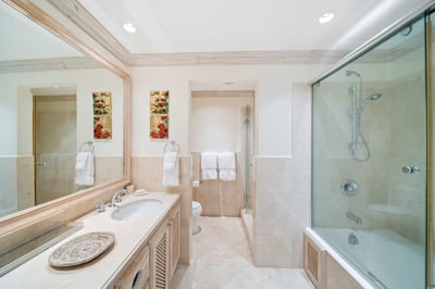 Luxury Villa Photo #15