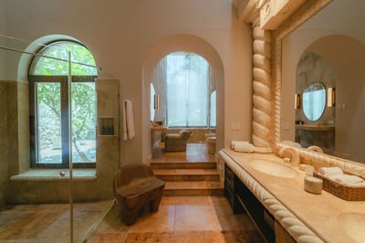Luxury Villa Photo #32