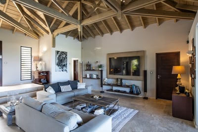Luxury Villa Photo #32