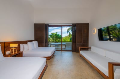 Luxury Villa Photo #40