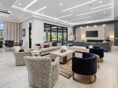 Luxury Villa Photo #23