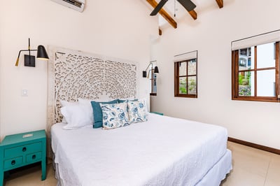 Luxury Villa Photo #13