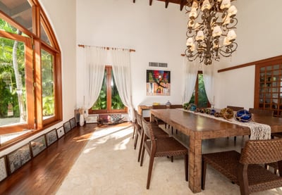 Luxury Villa Photo #22