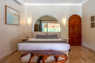 Luxury Villa Photo #24