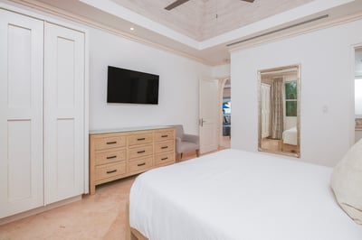 Luxury Villa Photo #30