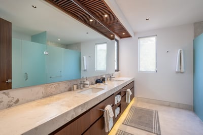 Luxury Villa Photo #34