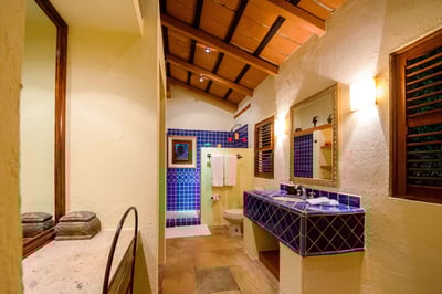 Luxury Villa Photo #13