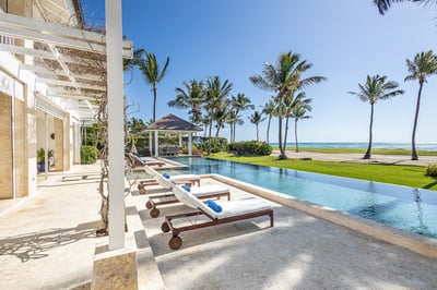 Luxury Villa Photo #6