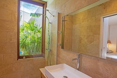 Luxury Villa Photo #17