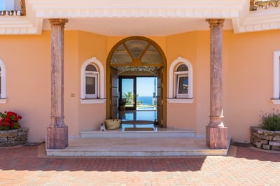 Luxury Villa Photo #11