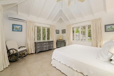 Luxury Villa Photo #24