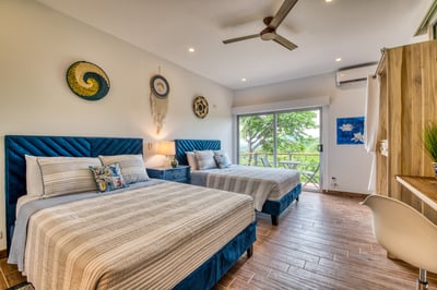 Luxury Villa Photo #43