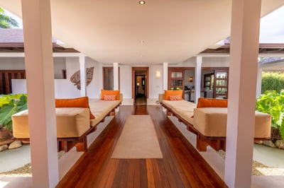 Luxury Villa Photo #16