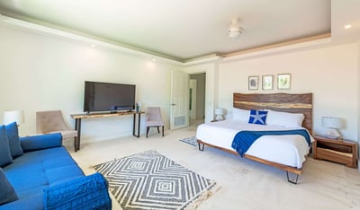 Luxury Villa Photo #14