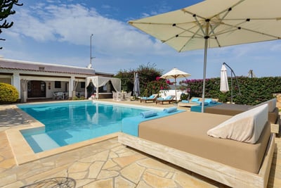 Luxury Villa Photo #4