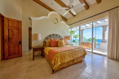 Luxury Villa Photo #31