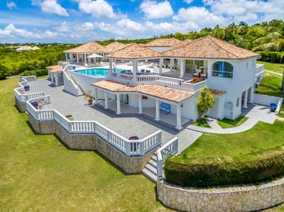 Les Terres Basses,La Bella Casa