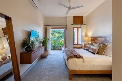 Luxury Villa Photo #38