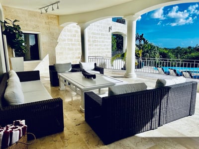 Luxury Villa Photo #6