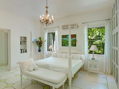 Luxury Villa Photo #16