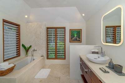 Luxury Villa Photo #16