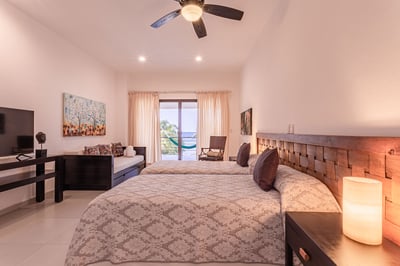 Luxury Villa Photo #35
