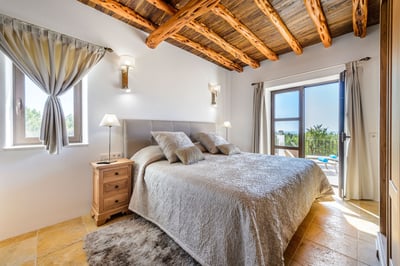 Luxury Villa Photo #25
