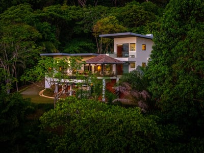Luxury Villa Photo #15