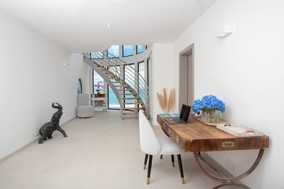 Luxury Villa Photo #27