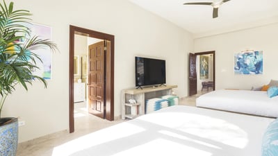 Luxury Villa Photo #38