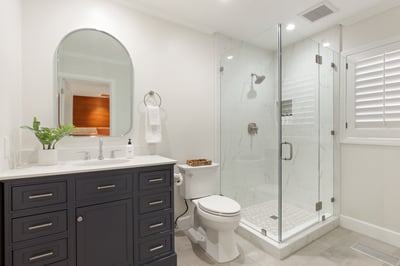 Agate's en suite bathroom, also has hall access