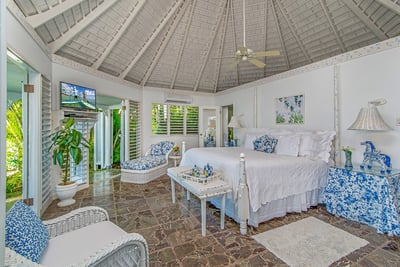 Luxury Villa Photo #20