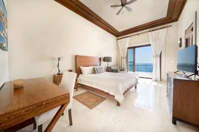 Luxury Villa Photo #22
