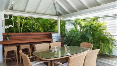 Dining Area & Kitchen