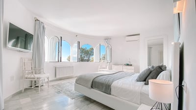 Luxury Villa Photo #23