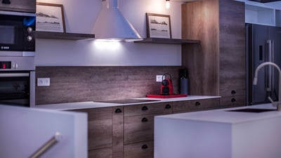 Dining & Kitchen Area