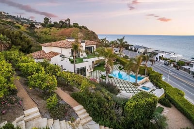 Luxury Villa Photo #3