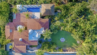 Luxury Villa Photo #43