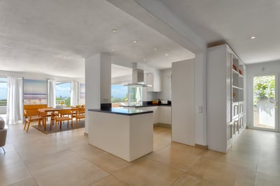 Luxury Villa Photo #22