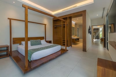 Luxury Villa Photo #26