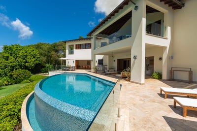 Luxury Villa Photo #3